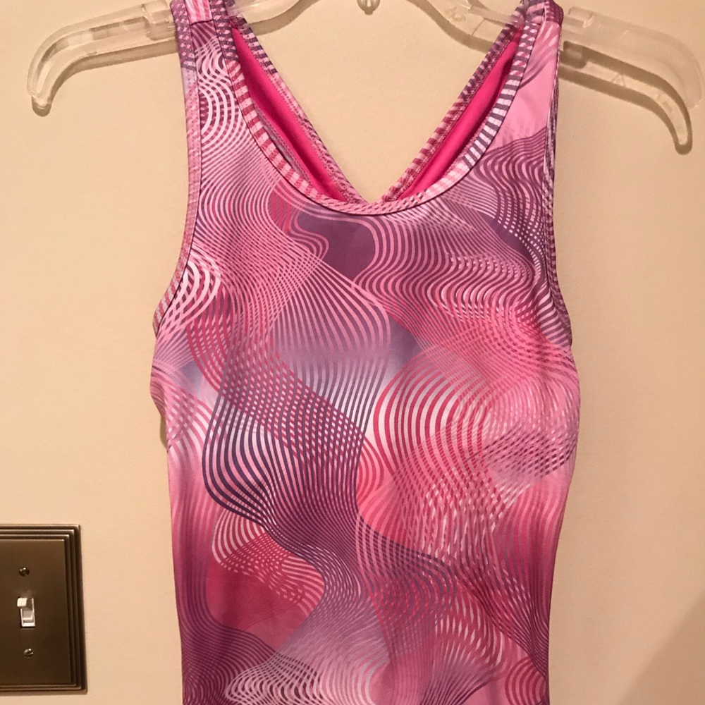 ✅Pink patterned champion workout top